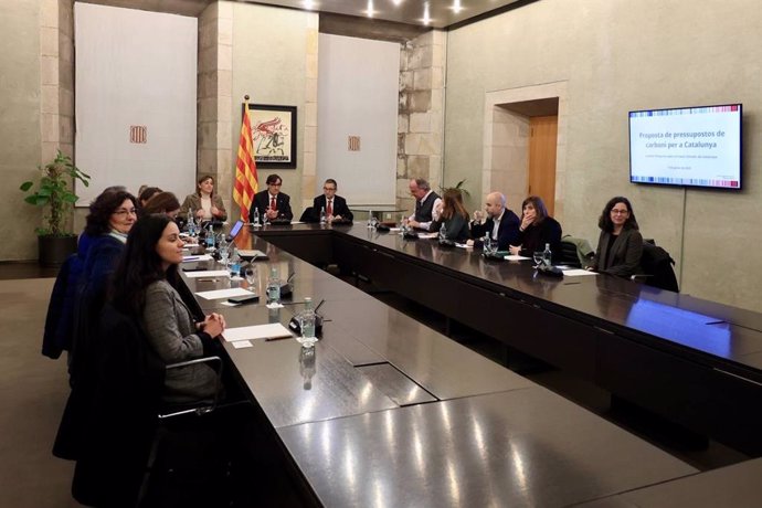 Reunió del president de la Generalitat, Salvador Illa, amb experts en el canvi climàtic