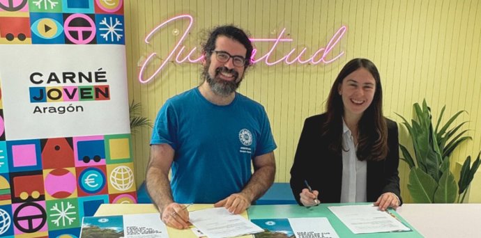 La directora gerente del IAJ, Cristina Navarro, y el subdirector de Ruta Inti, Pablo Fernández Castellanos.