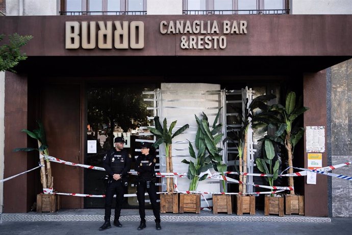 Archivo - La entrada del restaurante italiano 'Burro Canaglia Bar&Resto' de la plaza de Manuel Becerra.