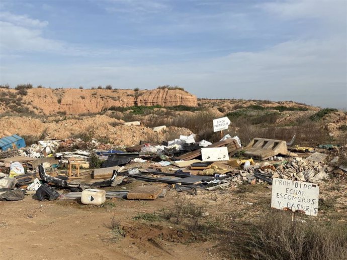 Escombrera ilegal en Rincón de Soto