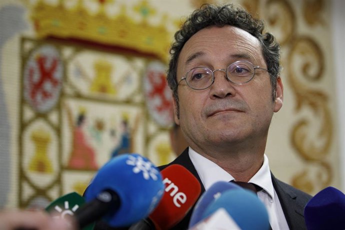 Archivo - El fiscal general del Estado, Álvaro García Ortiz, atiende a los medios de comunicación antes de presidir la Junta ordinaria de Fiscales Jefes Provinciales y de Área de Andalucía, Ceuta y Melilla. A 23 de noviembre de 2022, en Granada (Andalucía