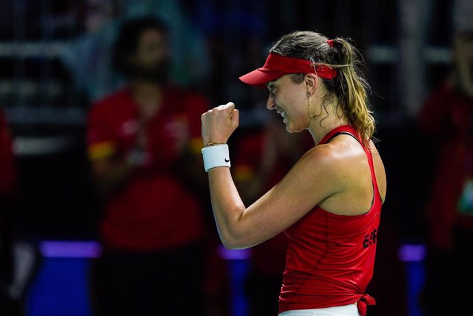 Archivo - Paula Badosa of Spain gesture against Iga Swiatek of Poland during tennis match between Spain and Poland during The Billie Jean King Cup at Martin Carpena Pavilion stadium on November 15, 2024, in Malaga, Spain