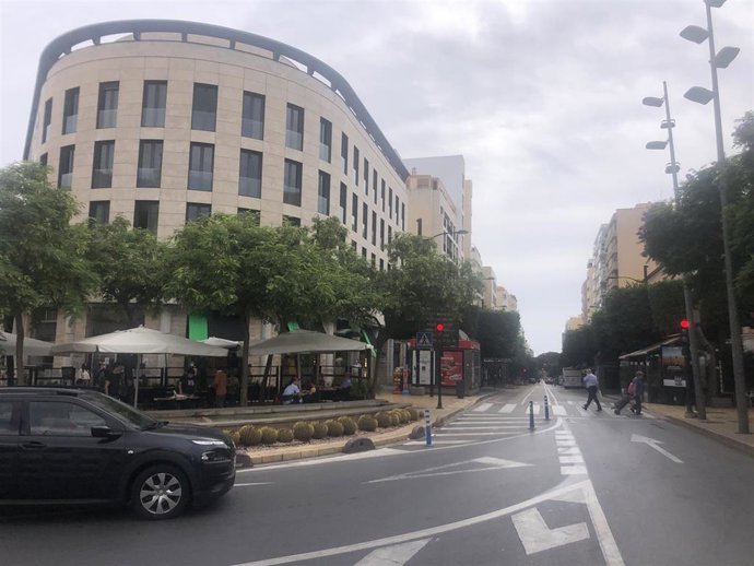 Paseo de Almería visto desde la Puerta de Purchena antes del inicio de su remodelación.
