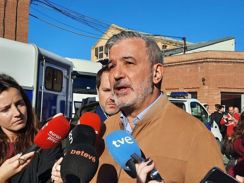 El alcalde de Barcelona, Jaume Collboni, en una atención a los medios este domingo