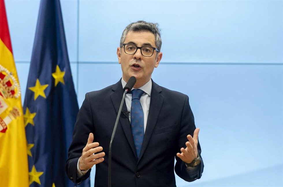 El ministro de la Presidencia, Justicia y Relaciones con las Cortes, Félix Bolaños, ofrece una rueda de prensa tras su reunión con el conseller de Justícia i Qualitat Democrática de la Generalitat de Catalunya, Ramon Espadaler, en el Ministerio de la Pr