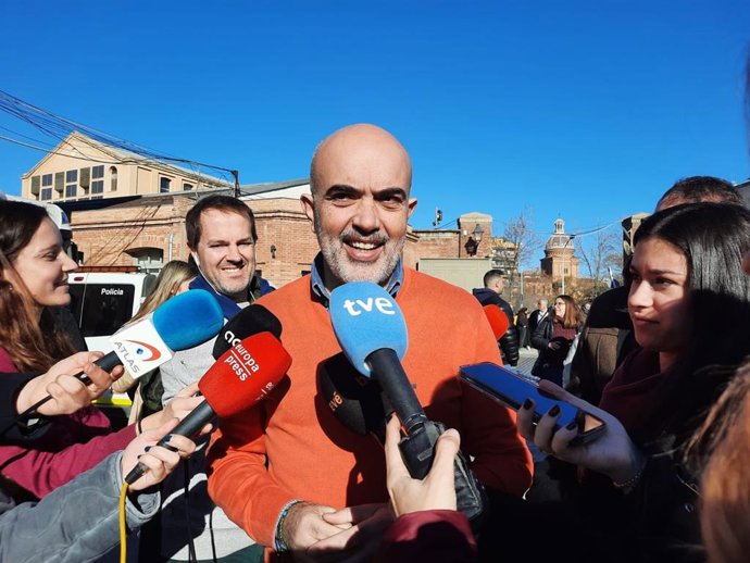 Daniel Sirera (PP), en una atención a los medios este domingo