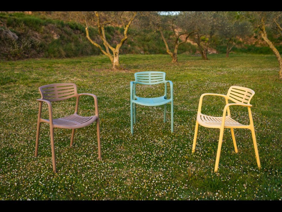 La empresa catalana Resol ha desarrollado una línea de mobiliario exterior con material 100% reciclable