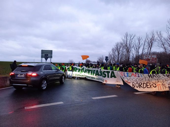 January 11, 2025, Riesa, Sachsen, Deutschland: Zum Bundesparteitag der Alternative für Deutschland AfD vor der Bundestagswahl 2025 in Riesa, Sachsen protestieren am 11.01.2025 zahlreiche Menschen aus ganz Deutschland in Riesa gegen die Partei und Rassismu