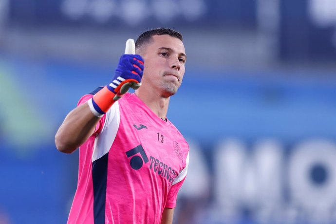 Archivo - David Soria of Getafe CF gestures during the Spanish League, LaLiga EA Sports, football match played between Getafe CF and Rayo Vallecano at Coliseum de Getafe stadium on August 24, 2024, in Getafe, Spain.