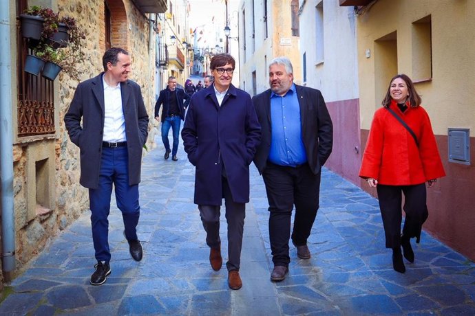 El presidente de la Generalitat de Catalunya, Salvador Illa, visita el municipio de Riudecanyes (Tarragona), acompañado por el conseller de Agricultura, Ganadería, Pesca y Alimentación, Òscar Ordeig, y la delegada del Govern en Tarragona, Lucía López
