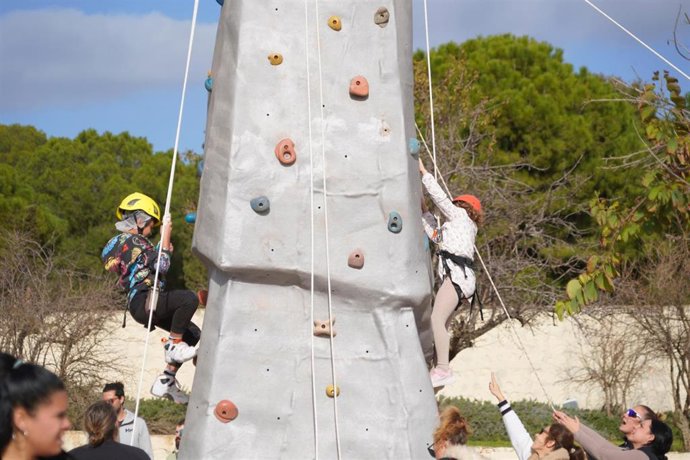 Familias con niños acuden al Parc de Sa Riera para disfrutar el Sant Sebastià Petit