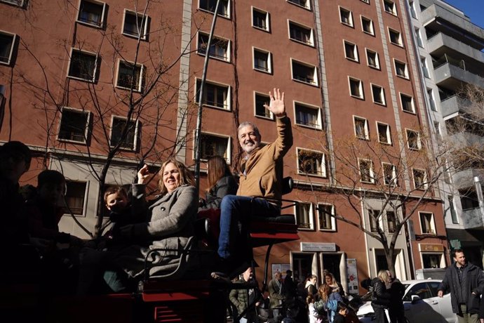 L'alcalde de Barcelona, Jaume Collboni, a la cavalcada dels Tres Tombs del barri barceloní de Sant Antoni, a 12 de gener de 2025