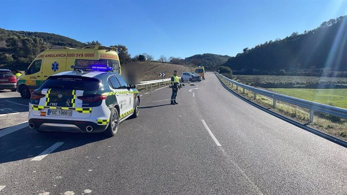 Lugar del accidente ocurrido este domingo en el kilómetro 25,500 de la A-1102, en Castejón de Valdejasa, donde ha fallecido el conductor de una motocicleta tras chocar frontalmente contra un coche. 