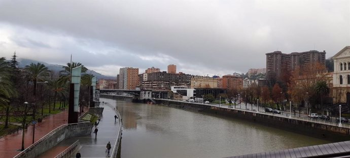 Archivo - Nubosidad en Bilbao (archivo)