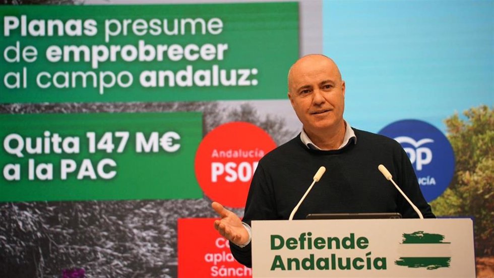El vicesecretario de Agricultura, Pesca, Agua y Desarrollo Rural del PP de Andalucía, José Carlos Álvarez, en rueda de prensa.