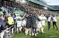 El líder Almería asalta el Nuevo Arcángel y el Elche se engancha a su pie