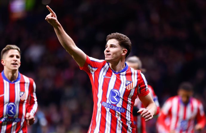 Archivo - Julian Alvarez of Atletico de Madrid celebrates a goal during the UEFA Champions League 2024/25 League Phase MD6 match between Atletico de Madrid and SK Slovan Bratislava at Riyadh Air Metropolitano stadium on December 11, 2024 in Madrid, Spain.