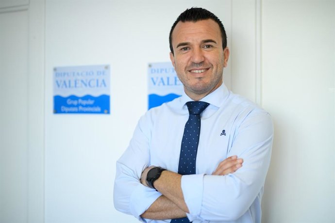 Archivo - El presidente del PP de la provincia de Valencia y portavoz de esta formación en la Diputación de Valencia, Vicente Mompó
