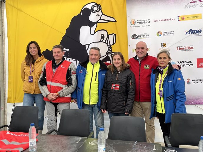 La Concejala de Turismo y Marca Ciudad, Blanca Jiménez; el portavoz De Turismoto, José Manuel Navas, y el Alcalde De Valladolid, Jesús Julio Carnero, durante la rueda de prensa de Balance de Pinguinos 2025