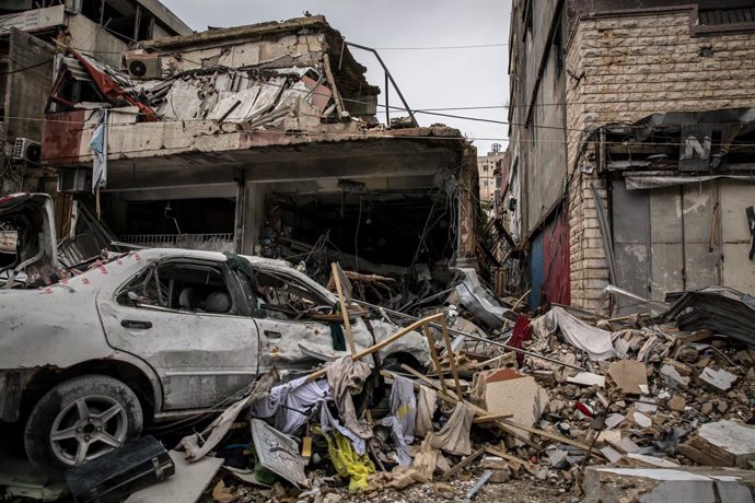 Archivo - November 20, 2024, Tyre, Lebanon: Destruction in the city of Tyre, south Lebanon, which has been bombarded by Israeli air strikes. More than 3,500 people have been killed by Israeli attacks in Lebanon since October 2024, with much of the south d