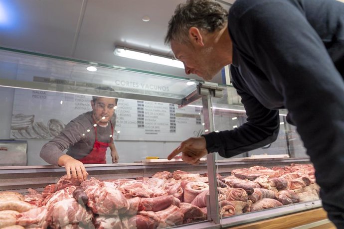 Archivo - Mercado, carnicería