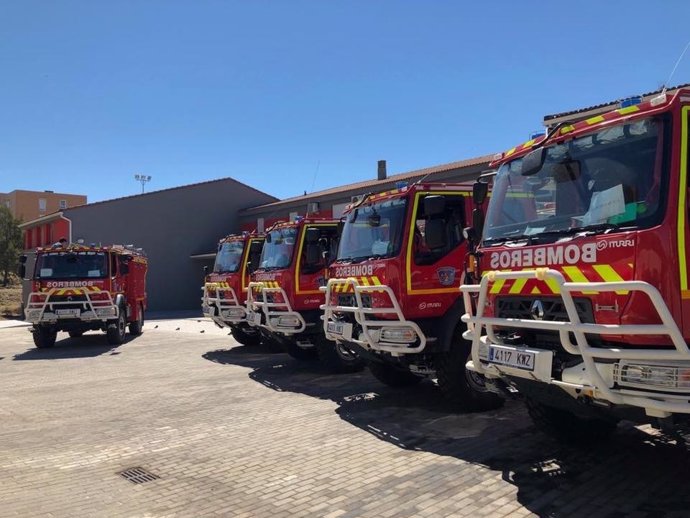 Archivo - Camiones de bomberos del SEPEI de Cáceres, en una imagen de archivo.