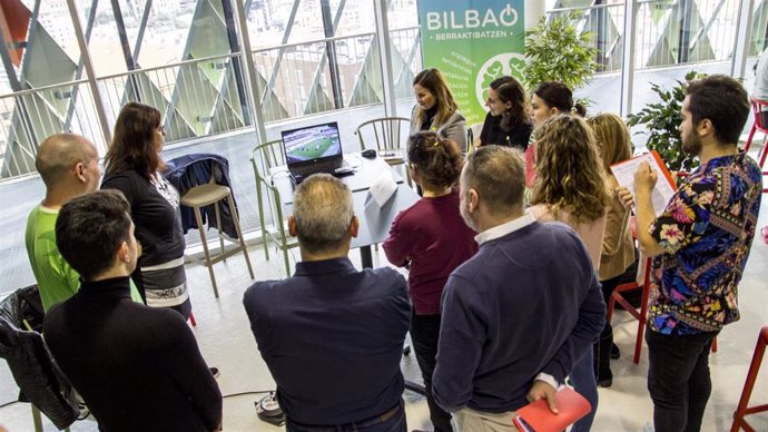 Asistentes a una edición del programa municipal de empleo Bilbao Berraktibatzen