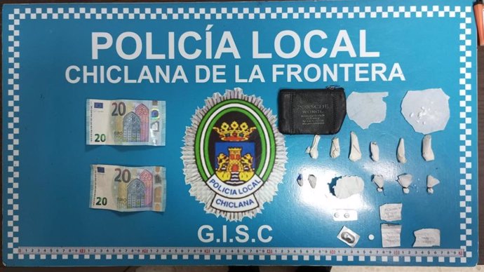 Droga y dinero incautado a un hombre en Chiclana de la Frontera (Cádiz).