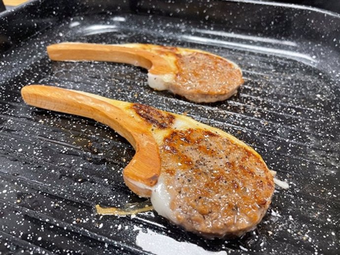 Chuletas de cordero producidas con los nuevos metamateriales de carne sintética