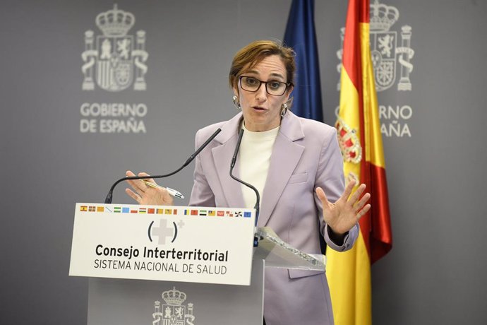 Archivo - La ministra de Sanidad, Mónica García, durante una rueda de prensa tras el pleno del Consejo Internacional del Sistema Nacional de Salud (CISNS), en la sede del Ministerio de Sanidad, a 11 de octubre de 2024, en Madrid (España). El Ministerio de