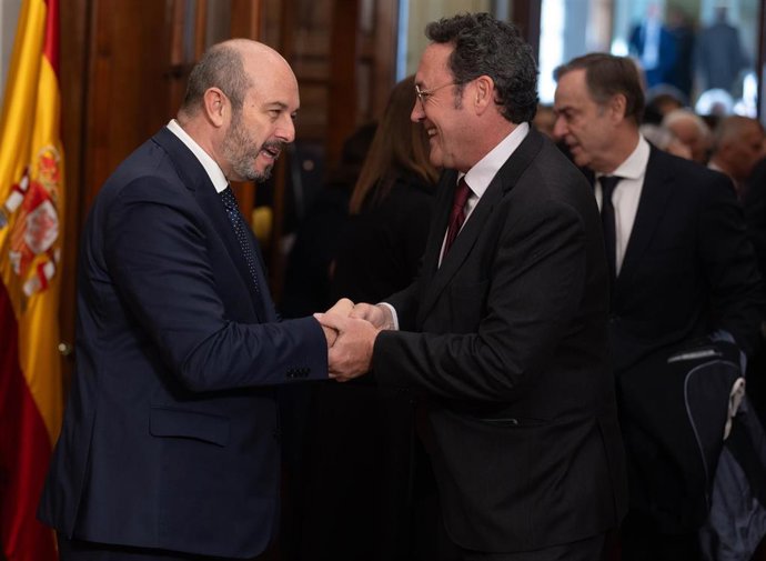 Archivo - El presidente del Senado, Pedro Rollán (i), recibe al fiscal general del Estado, Álvaro García Ortiz (2d), a su llegada al acto de homenaje a la Constitución, en el Congreso de los Diputados, a 6 de diciembre de 2023, en Madrid (España). Las Cor