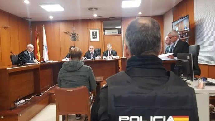 Archivo - Juicio contra el acusado de intentar matar a su mujer e hija, en la Audiencia Provincial de Cantabria