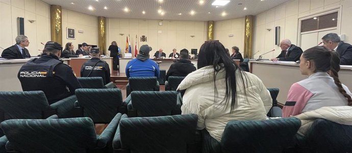 Imagen del juicio contra acusados de robar en establecimientos de Cantabria