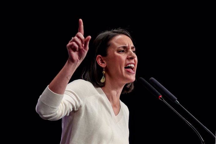 Archivo - La secretaria política de Podemos y eurodiputada, Irene Montero, interviene durante el acto central de la Universidad de Otoño de Podemos ‘Cambiar todo lo que no podemos aceptar’, en el Círculo de Bellas Artes, a 19 de octubre de 2024, en Madrid