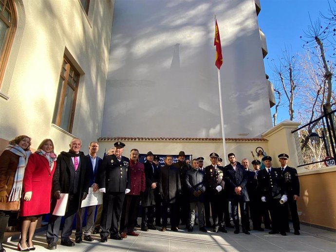 Policía Nacional de Albacete cierra la conmemoración de sus 200 años de vida con un izado de bandera en su antigua sede.