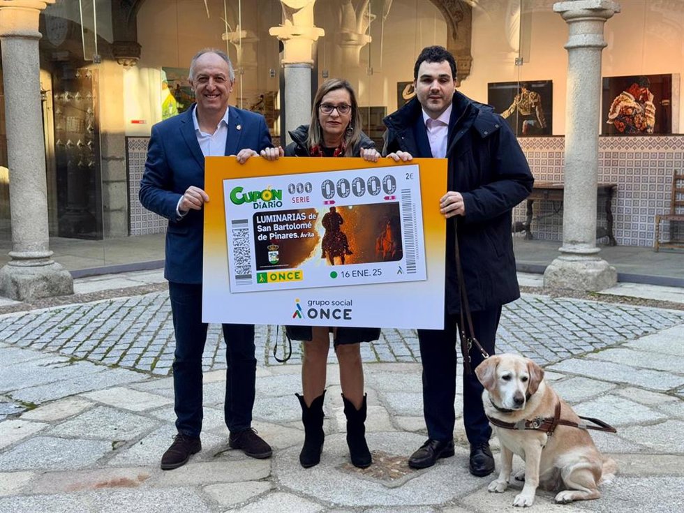 Presentación del cupón de la ONCE protagonizado por las luminarias de San Bartolomé de Pinares (Ávila).
