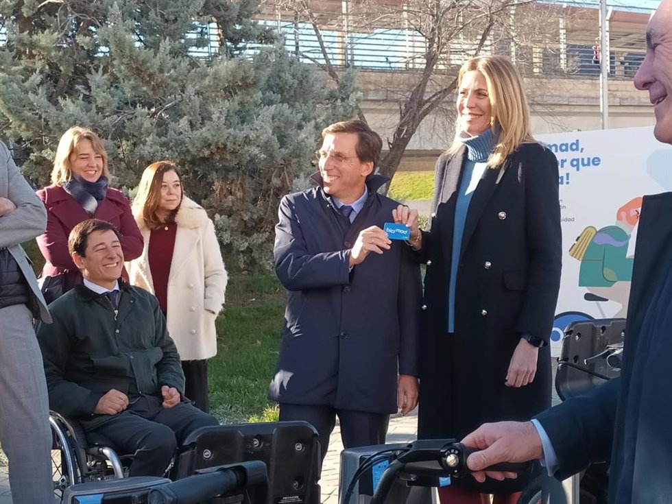 El alcalde de la capital, José Luis Martínez-Almeida, y su homóloga en Pozuelo, Paloma Tejero.