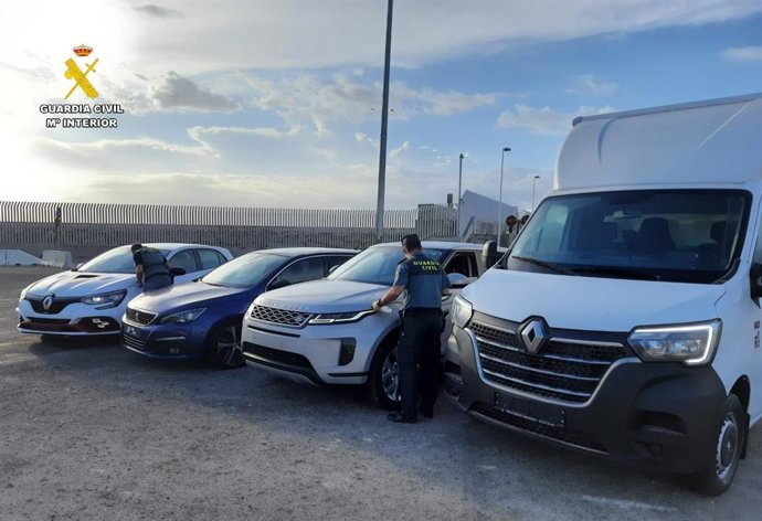 Vehículos recuperados en el Puerto de Tarifa.