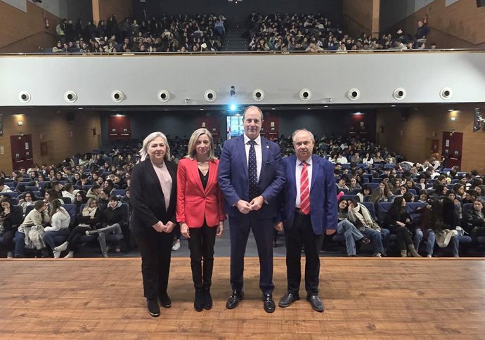 El rector de la UJA, Nicolás Ruiz, durante la inauguración de los Encuentros UJA