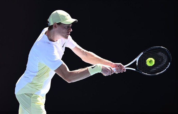 El tenista italiano Jannik Sinner durante su debut en el Abierto de Australia 2025.