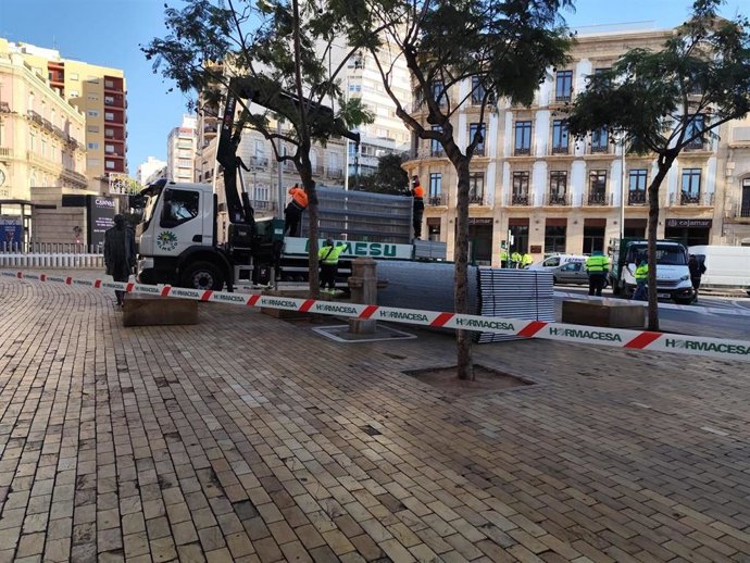 Trabajos preparatorios para el inicio de las obras del Paseo de Almería.