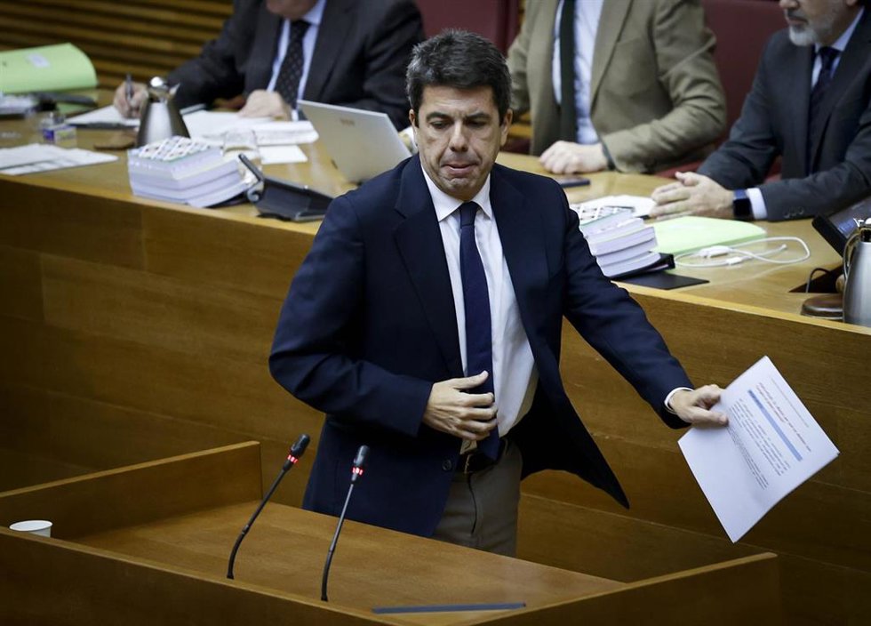 El 'president' de la Generalitat, Carlos Mazón, en la sesión de control en Les Corts