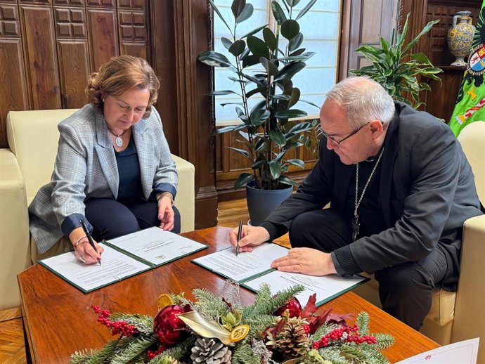 La presidenta de la Diputación de Toledo, Concepeción Cedillo, y el arzobispo de Toledo, Primado de España, Francisco Cerro Chaves.