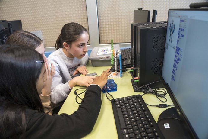 Archivo - Alumnos de Camargo se forman en cultura emprendedora