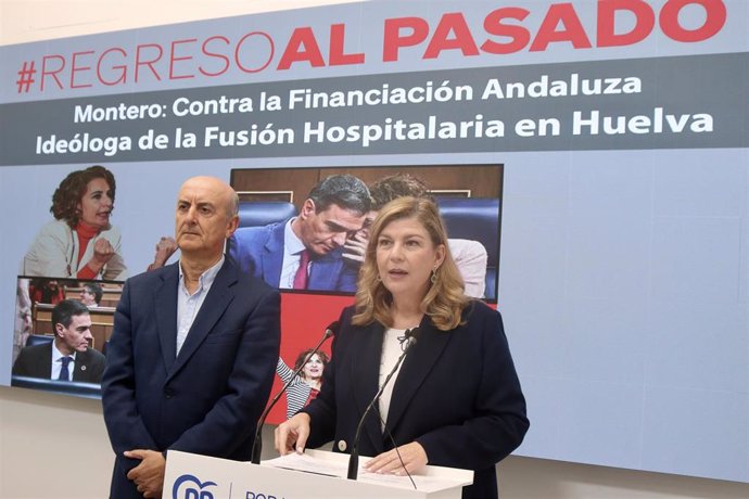 La secretaria general del PP de Huelva y parlamentaria andaluza, Berta Centeno, y el senador Juan Manuel González.