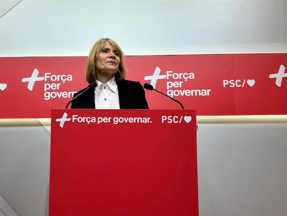 La viceprimera secretaria y portavoz del PSC, Llusa Moret, en una rueda de prensa en la sede del partido
