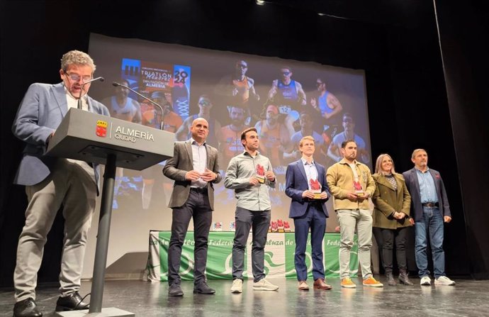 Diputación cierra el III Circuito Provincial de Triatlón con la entrega de premios.