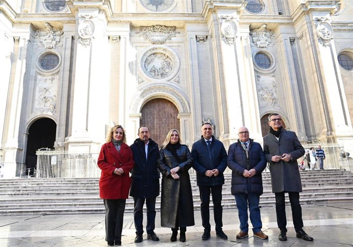 Las instituciones presentan la presencia de Granada y su provincia en Fitur.