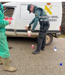 La Guardia Civil interviene un vehículo por uso fraudulento de gasóleo bonificado tipo B en la comarca de Arlanza (Burgos).