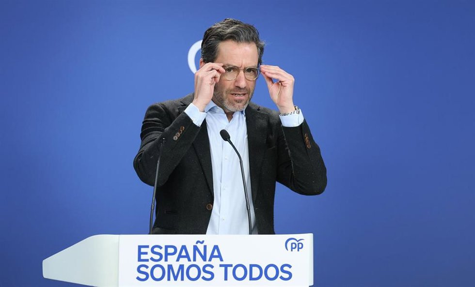 El portavoz del PP, Borja Sémper, durante una rueda de prensa posterior al Comité de Dirección del PP, en la sede del partido, a 13 de enero de 2025, en Madrid (España).